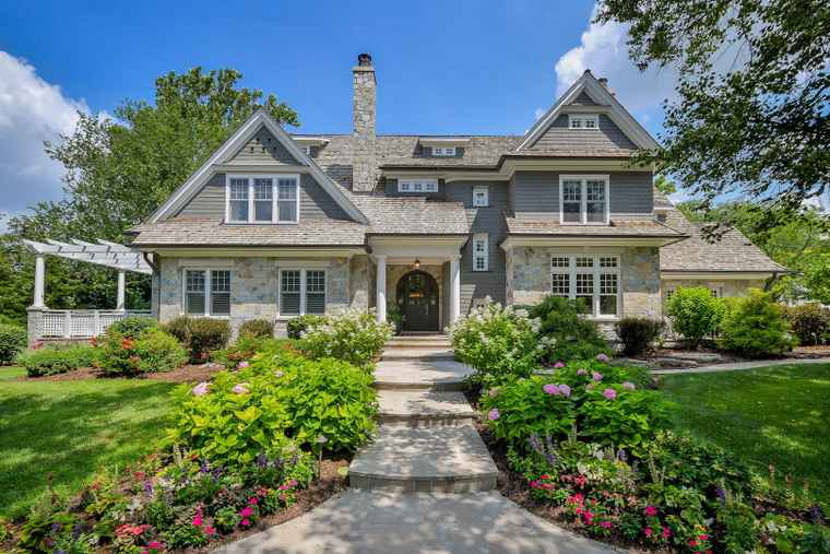 Photo of 670 Revere Rd Glen Ellyn, IL 60137