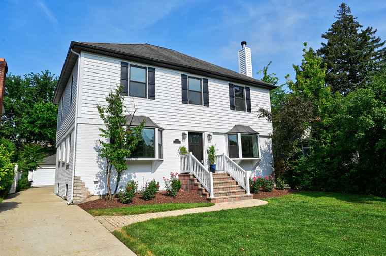 Photo of 4468 Clausen Ave Western Springs, IL 60558