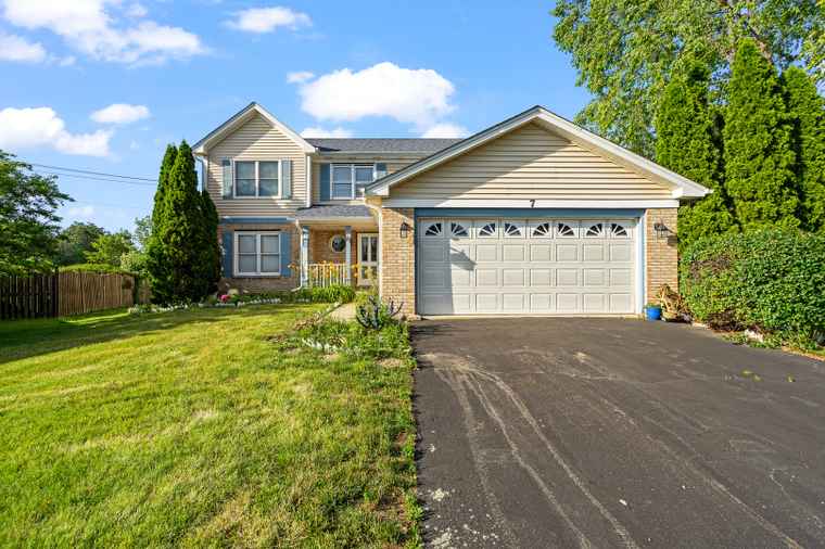 Photo of 7 Red Bud Ct Bolingbrook, IL 60490