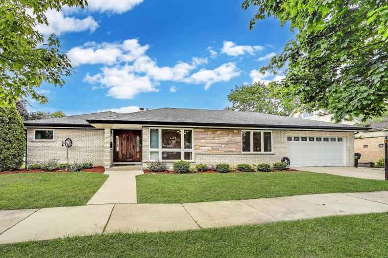 Photo of 835 Tomawadee Ln Park Ridge, IL 60068