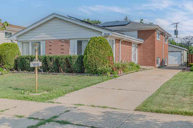 Photo of 7846 Maple St Morton Grove, IL 60053
