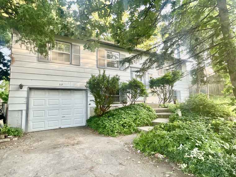 Photo of 115 Walnut Dr Streamwood, IL 60107
