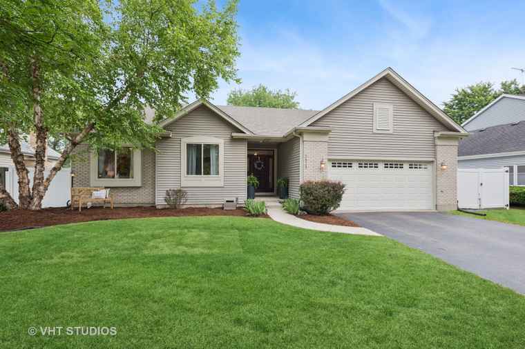 Photo of 1373 Loch Lomond Dr Crystal Lake, IL 60014