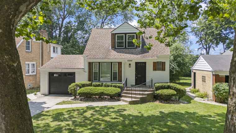 Photo of 7244 N Kilpatrick Ave Lincolnwood, IL 60712