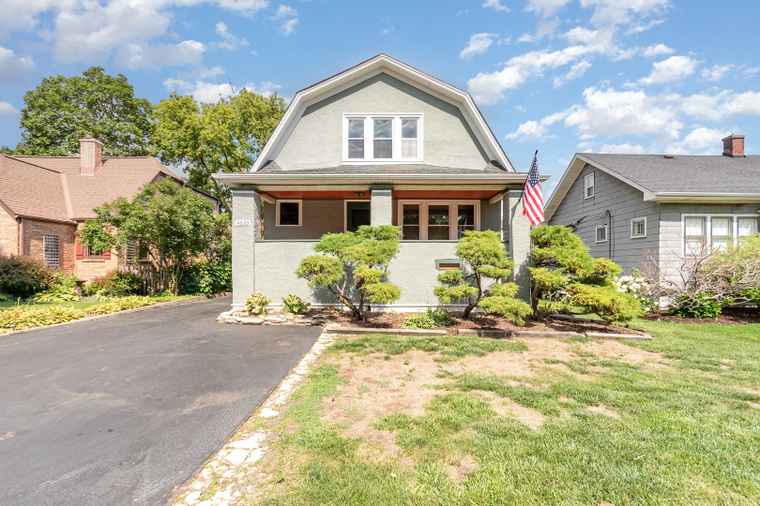 Photo of 4633 Wolf Rd Western Springs, IL 60558