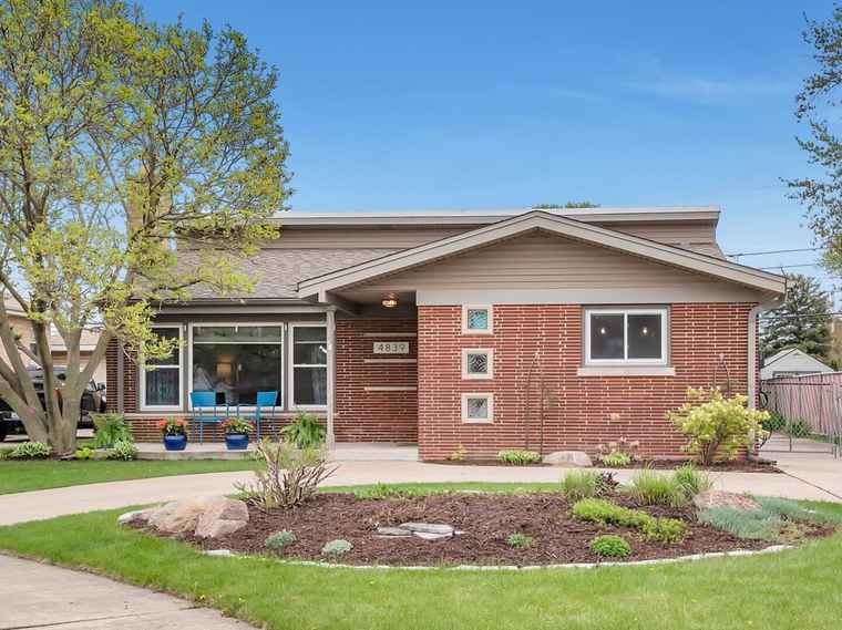 Photo of 4839 Lamb Dr Oak Lawn, IL 60453