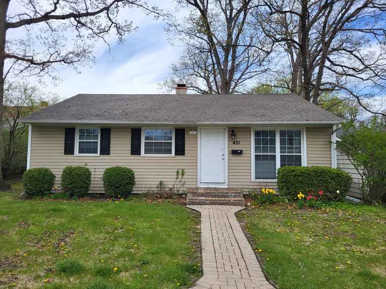 Photo of 431 Whittier Ln Mundelein, IL 60060
