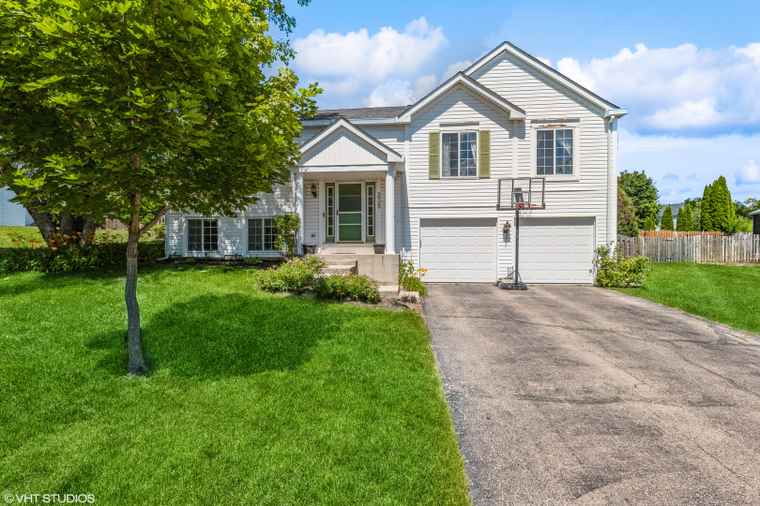 Photo of 235 Aberdeen Dr Algonquin, IL 60102