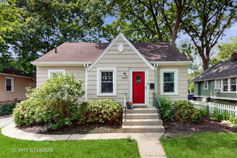 Photo of 1044 Chestnut St Deerfield, IL 60015