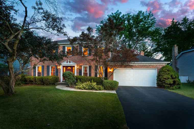 Photo of 1208 Sunnybrook Dr Naperville, IL 60540