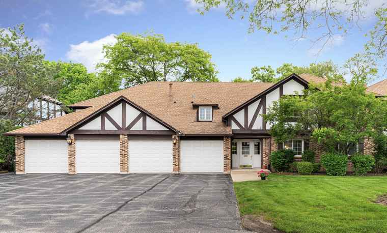 Photo of 5806 Wolf Rd Unit B4 Western Springs, IL 60558