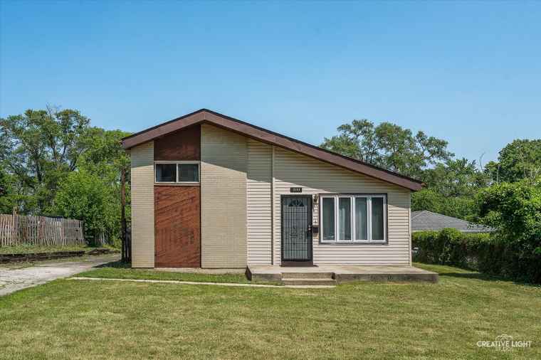 Photo of 1533 Larry Ln Glendale Heights, IL 60139