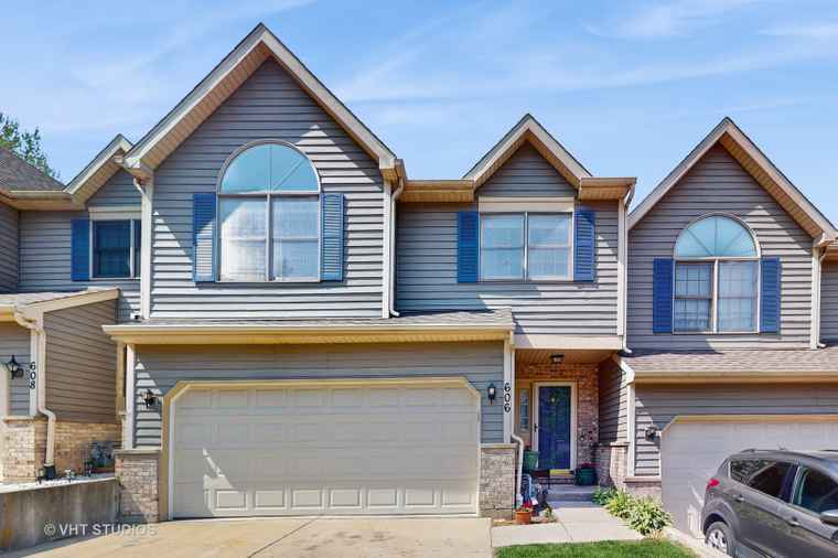 Photo of 606 River Bluff Dr #606 Carpentersville, IL 60110