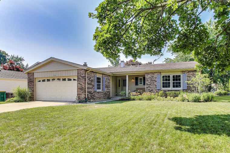 Photo of 709 Carriageway Dr Buffalo Grove, IL 60089