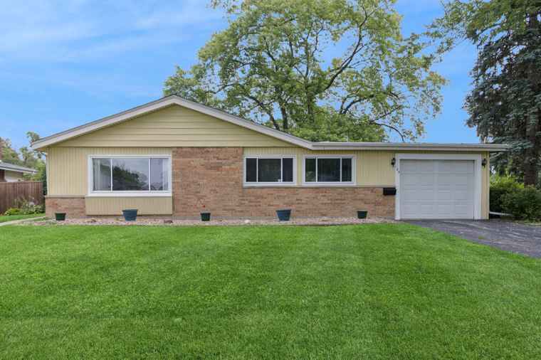 Photo of 185 Princeton St Hoffman Estates, IL 60169