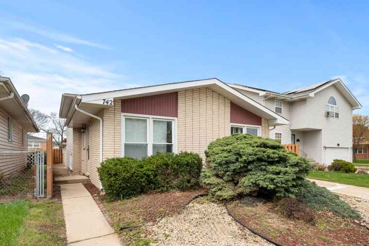Photo of 742 Newell Ave Calumet City, IL 60409