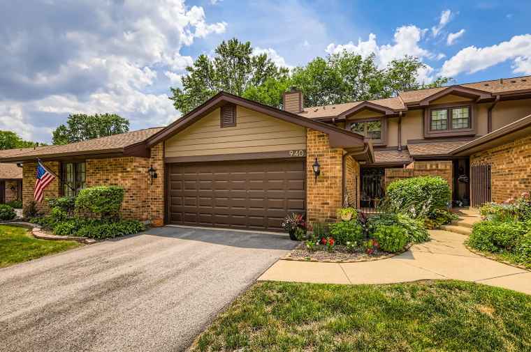 Photo of 940 Indian Boundary Dr Westmont, IL 60559
