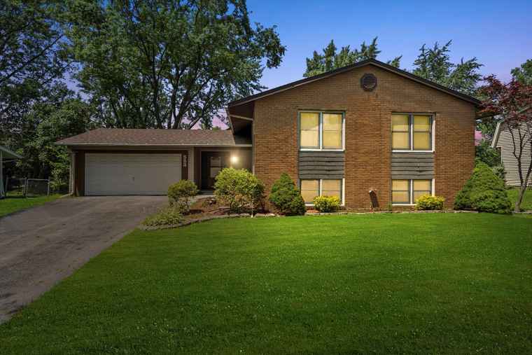 Photo of 553 N Ashbury Ave Bolingbrook, IL 60440