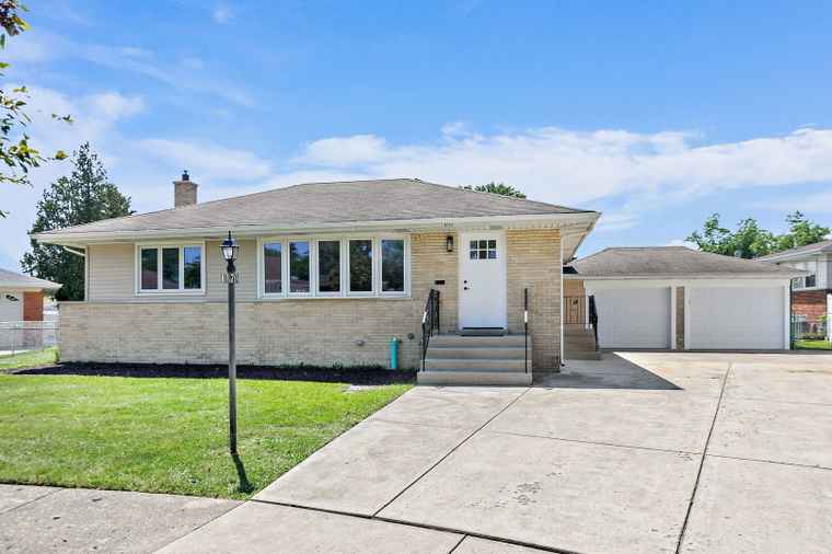 Photo of 8121 W Maple Ave Norridge, IL 60706
