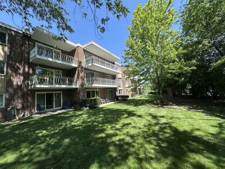 Photo of 200 Deborah Ln Unit 13C Wheeling, IL 60090