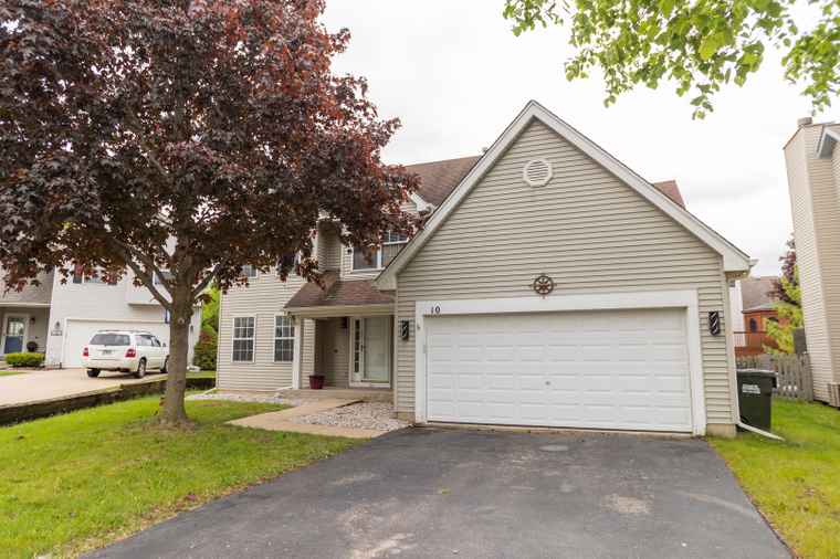 Photo of 10 Sugar Creek Ct Lake In The Hills, IL 60156