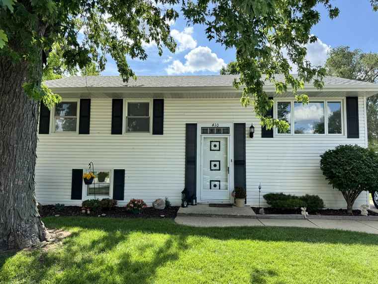 Photo of 410 Holden Ave Romeoville, IL 60446
