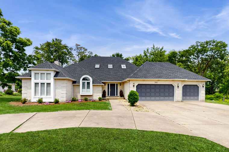Photo of 3010 35th St Oak Brook, IL 60523