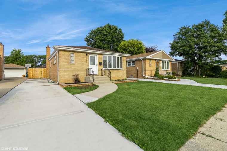 Photo of 3671 Sarah St Franklin Park, IL 60131