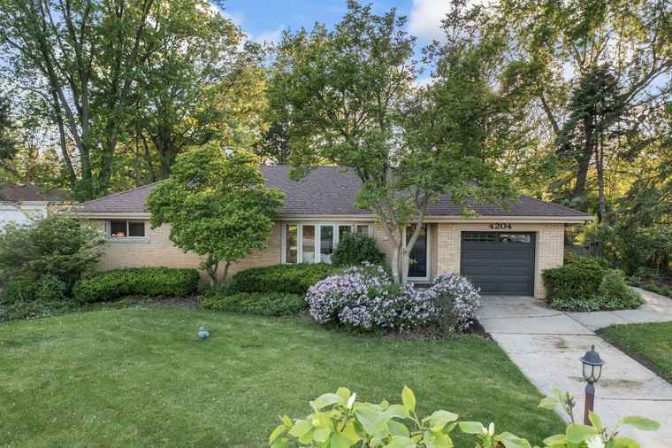 Photo of 4204 Downers Dr Downers Grove, IL 60515
