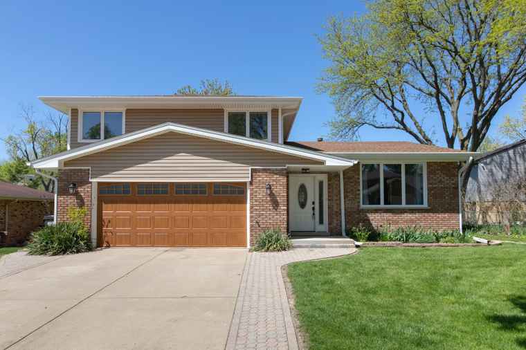 Photo of 12 James Dr Westmont, IL 60559