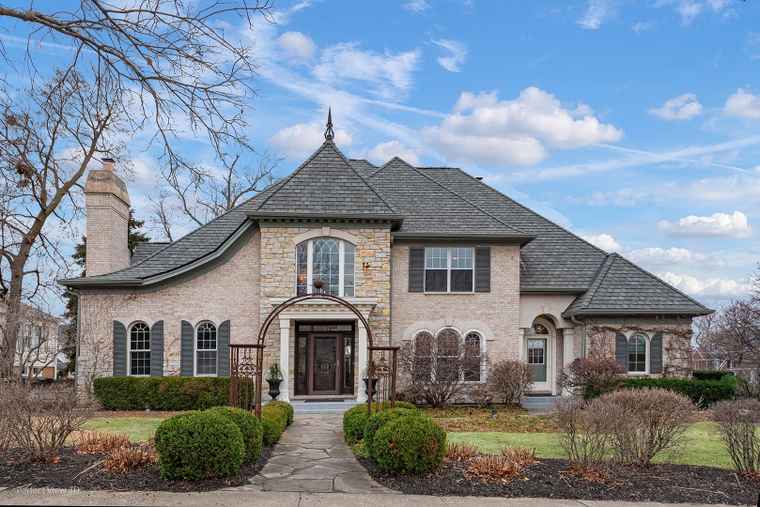 Photo of 734 Highview Ave Glen Ellyn, IL 60137