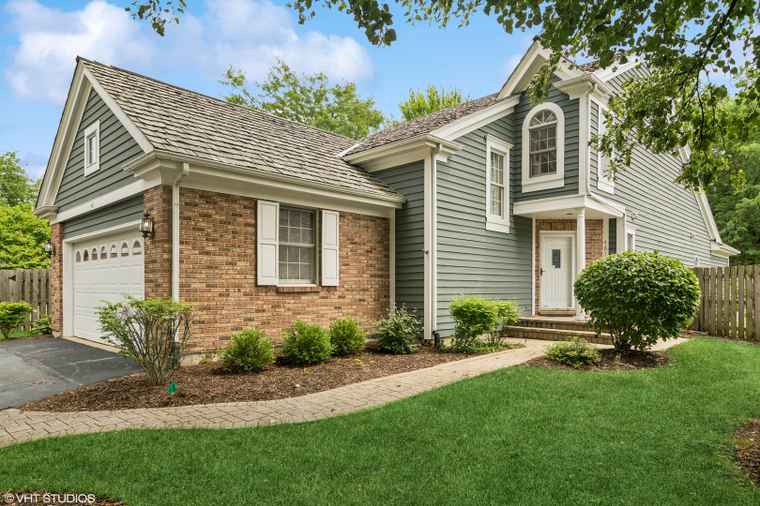 Photo of 461 Park Barrington Dr Barrington, IL 60010