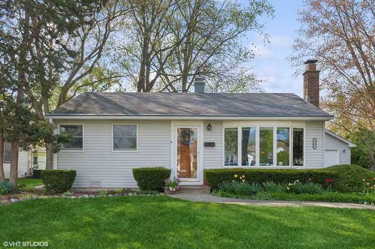 Photo of 2305 Jay Ln Rolling Meadows, IL 60008