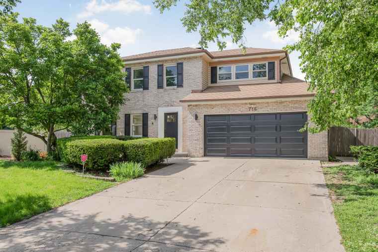Photo of 716 Somerset Ln Darien, IL 60561