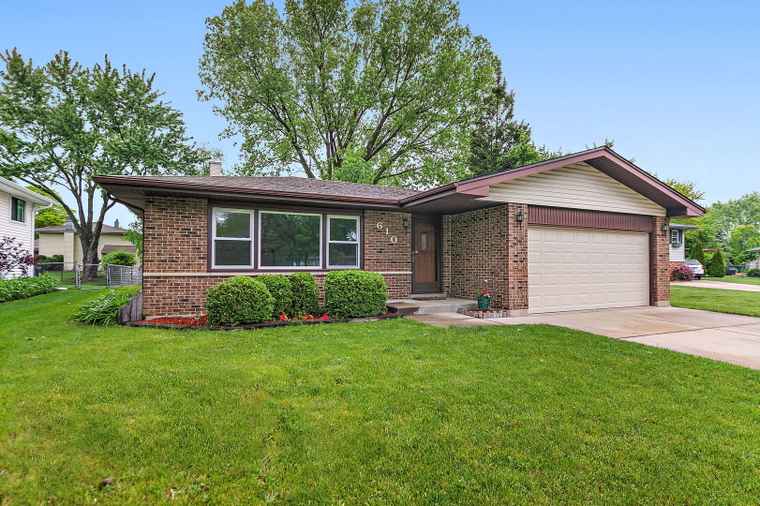 Photo of 610 Catalpa Ln Bartlett, IL 60103