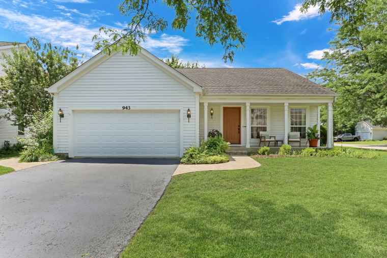 Photo of 943 Braymore Dr Grayslake, IL 60030
