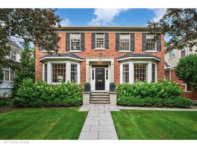 Photo of 321 Woodland Ave Winnetka, IL 60093