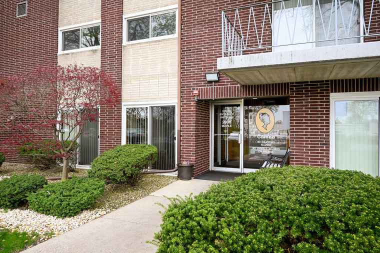 Photo of 2900 Maple Ave Unit 5A Downers Grove, IL 60515