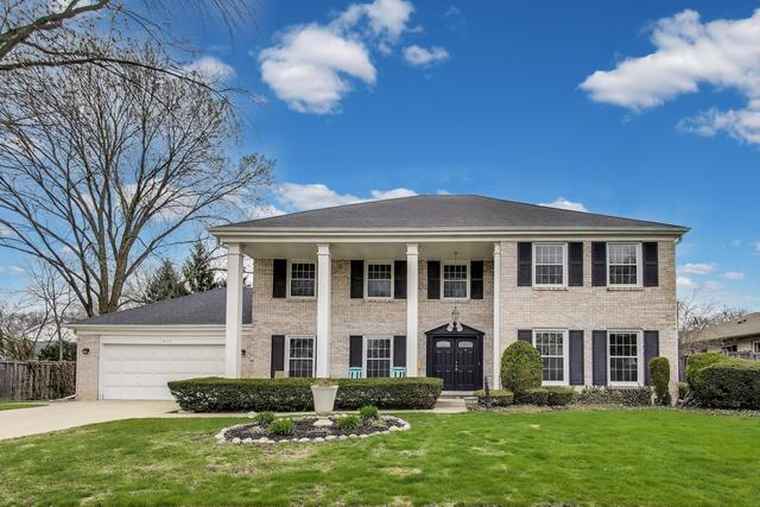 Photo of 613 Michelline Ln Northbrook, IL 60062