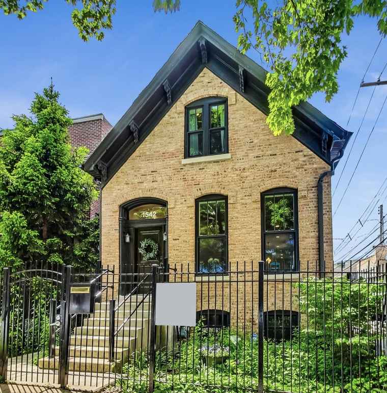 Photo of 1542 N Maplewood Ave Chicago, IL 60622