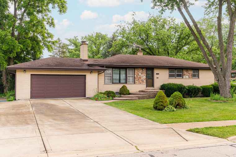 Photo of 525 Bunning Dr Downers Grove, IL 60516