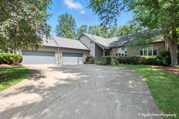 Photo of 5904 Whiting Dr McHenry, IL 60050