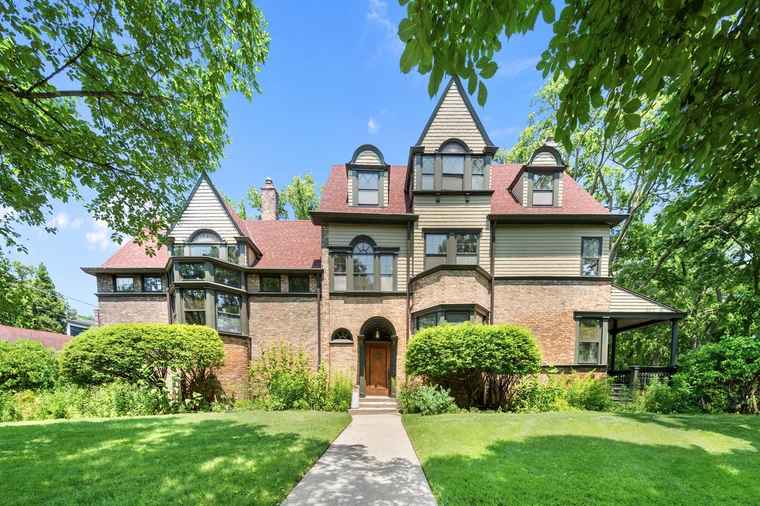 Photo of 225 Hamilton St Evanston, IL 60202