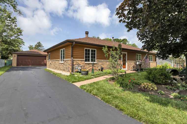 Photo of 100 Illinois Blvd Hoffman Estates, IL 60169