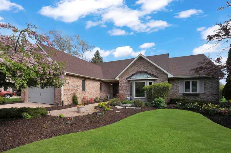 Photo of 4240 Kingshill Cir Naperville, IL 60564