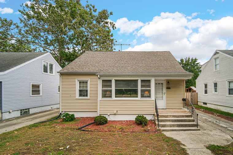 Photo of 17935 Oakley Ave Lansing, IL 60438