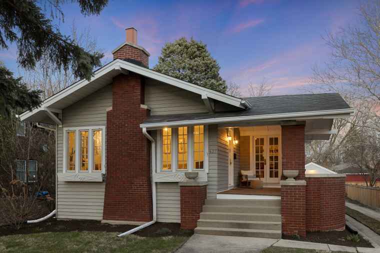 Photo of 437 S Ardmore Ave Villa Park, IL 60181