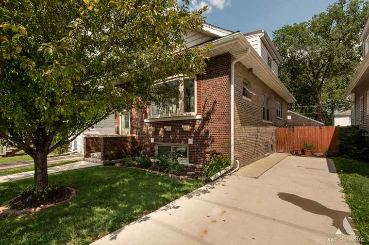 Photo of 4155 S Eberly Ave Brookfield, IL 60513
