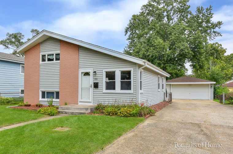Photo of 355 N Lincoln Ave Villa Park, IL 60181
