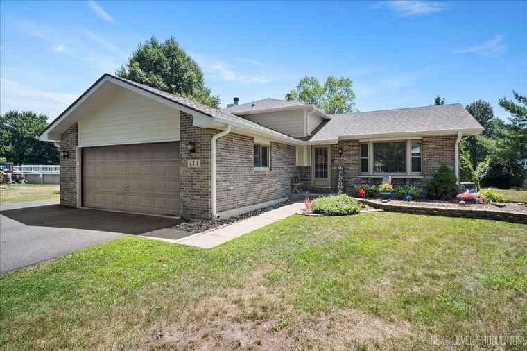 Photo of 414 Bobcat Ct Oswego, IL 60543